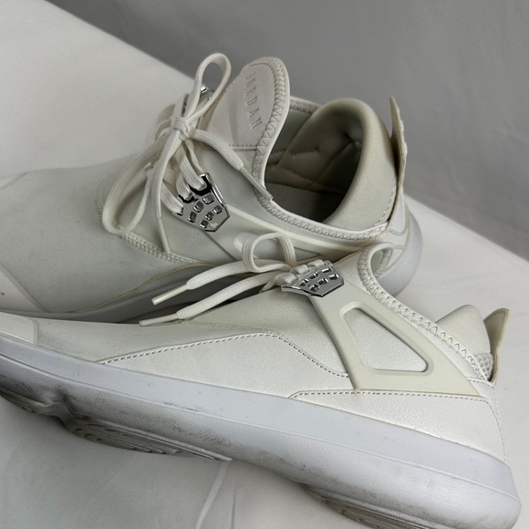 Jordan Fly 89 White/Cream Basketball Sneakers with Silver Accents Sz 10.5 - Picture 8 of 13